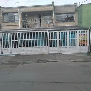 Homestay Con Bano Privado Cerca Al Aeropuerto, Bogota
